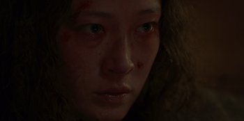 Movie still from “No Exit” (2022), directed by Damien Power – A woman's face with blood all over her face; Close Up shot, Low angle