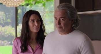 Movie still from “No Hard Feelings” (2023), directed by Gene Stupnitsky – A man and a woman standing next to each other; Close Up shot, Over the shoulder angle