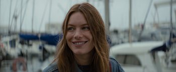 Movie still from “No Limit” (2022), directed by David M. Rosenthal – A person with long brown hair; Close Up shot, Over the shoulder angle