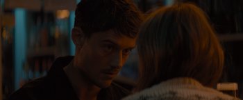 Movie still from “No Limit” (2022), directed by David M. Rosenthal – A man and a woman sitting in front of each other; Close Up shot, Over the shoulder angle