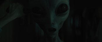 Movie still from “No One Will Save You” (2023), directed by Brian Duffield – An image of an extraterrestrials head in the dark; Close Up shot, Over the shoulder angle