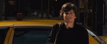 Movie still from “Now You See Me” (2013), directed by Louis Leterrier – A man standing in front of a yellow taxi cab; Close Up shot, Over the shoulder angle
