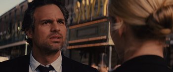 Movie still from “Now You See Me” (2013), directed by Louis Leterrier – A man and a woman standing next to each other in front of a building; Close Up shot, Over the shoulder angle