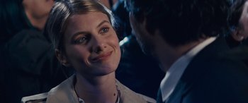 Movie still from “Now You See Me” (2013), directed by Louis Leterrier – A woman smiles at a man in a suit; Close Up shot, Over the shoulder angle