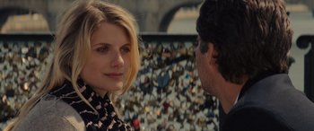 Movie still from “Now You See Me” (2013), directed by Louis Leterrier – A woman standing next to a man in front of a wall; Close Up shot, Over the shoulder angle