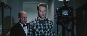 Movie still from “Now You See Me 2” (2016), directed by Jon M. Chu – A man in a plaid shirt standing in front of a camera; Close Up shot, Over the shoulder angle