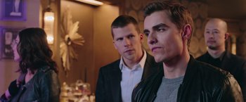 Movie still from “Now You See Me 2” (2016), directed by Jon M. Chu – Two men standing next to each other in front of a mirror; Close Up shot, Over the shoulder angle