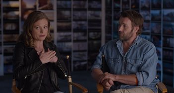 Movie still from “Obi-Wan Kenobi: A Jedi's Return” (2022), directed by David Gelb – A man and a woman sitting next to each other; Medium shot, Over the shoulder angle