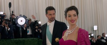 Movie still from “Ocean's Eight” (2018), directed by Gary Ross – A man and a woman dressed in formal wear; Medium shot, Over the shoulder angle