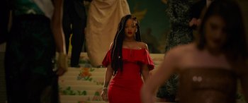 Movie still from “Ocean's Eight” (2018), directed by Gary Ross – A woman in a red dress with dreadlocks; Medium shot, Over the shoulder angle
