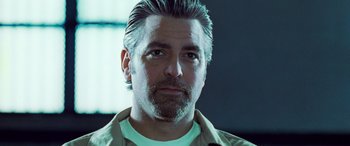 Movie still from “Ocean's Eleven” (2001), directed by Steven Soderbergh – A person with a beard; Close Up shot, Low angle