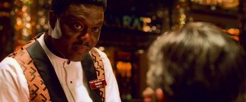 Movie still from “Ocean's Eleven” (2001), directed by Steven Soderbergh – A person wearing a tie; Close Up shot, Over the shoulder angle