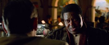 Movie still from “Ocean's Eleven” (2001), directed by Steven Soderbergh – A person sitting at a table; Close Up shot, Over the shoulder angle