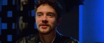 Movie still from “Ocean's Eleven” (2001), directed by Steven Soderbergh – A person wearing a leather jacket; Close Up shot, Low angle