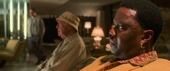 Movie still from “Ocean's Eleven” (2001), directed by Steven Soderbergh – Two men sitting in a living room next to each other; Close Up shot, Over the shoulder angle