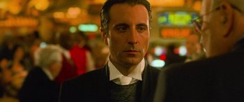 Movie still from “Ocean's Eleven” (2001), directed by Steven Soderbergh – A person wearing a suit and tie; Close Up shot, Over the shoulder angle