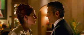 Movie still from “Ocean's Eleven” (2001), directed by Steven Soderbergh – A man and a woman looking at one another; Close Up shot, Low angle