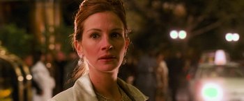 Movie still from “Ocean's Eleven” (2001), directed by Steven Soderbergh – A person wearing a white jacket; Close Up shot, Over the shoulder angle