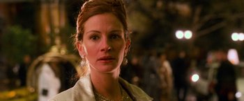 Movie still from “Ocean's Eleven” (2001), directed by Steven Soderbergh – A person wearing a white jacket; Close Up shot, Over the shoulder angle