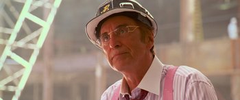 Movie still from “Ocean's Thirteen” (2007), directed by Steven Soderbergh – An older man wearing glasses and a hat; Close Up shot, Over the shoulder angle