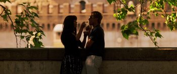 Movie still from “Ocean's Twelve” (2004), directed by Steven Soderbergh – A man and a woman feeding each other ice cream; Medium shot, Over the shoulder angle
