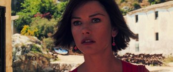 Movie still from “Ocean's Twelve” (2004), directed by Steven Soderbergh – A person with short hair; Close Up shot, Over the shoulder angle