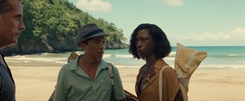 Movie still from “Old” (2021), directed by M. Night Shyamalan – A man and a woman standing next to each other on the beach; Close Up shot, Over the shoulder angle