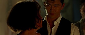 Movie still from “Olympus Has Fallen” (2013), directed by Antoine Fuqua – A person talking to another person; Close Up shot, Over the shoulder angle