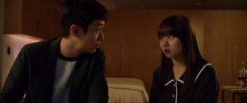 Movie still from “Parasite” (2019), directed by Bong Joon Ho – A man and a woman talking to each other; Close Up shot, Over the shoulder angle