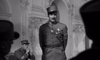 Movie still from “Paths of Glory” (1957), directed by Stanley Kubrick – A man in a military uniform stands in front of a man in an officer's uniform; Medium shot, Over the shoulder angle