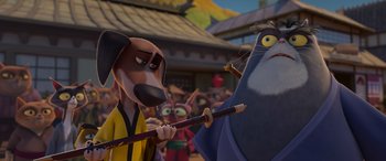 Movie still from “Paws of Fury: The Legend of Hank” (2022), directed by Chris Bailey – A dog and a cat are fighting in front of a crowd; Close Up shot, Over the shoulder angle