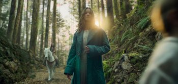 Movie still from “Peter Pan & Wendy” (2023), directed by David Lowery – A man with long brown hair standing next to a horse; Medium shot, Low angle
