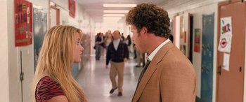 Movie still from “Pineapple Express” (2008), directed by David Gordon Green – A man and a woman are talking in a hallway; Medium shot, Over the shoulder angle