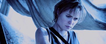 Movie still from “Pitch Black” (2000), directed by David Twohy – A person with short brown hair; Close Up shot, Low angle