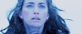 Movie still from “Pitch Black” (2000), directed by David Twohy – A woman's face with blue eyes; Close Up shot, Low angle