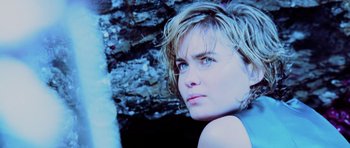 Movie still from “Pitch Black” (2000), directed by David Twohy – A person with short brown hair; Close Up shot, Low angle