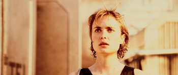 Movie still from “Pitch Black” (2000), directed by David Twohy – A person with wet hair; Close Up shot, Low angle