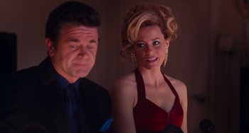 Movie still from “Pitch Perfect” (2012), directed by Jason Moore – A man and a woman posing for a picture; Close Up shot, Over the shoulder angle
