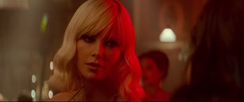 Movie still from “Atomic Blonde” (2017), directed by David Leitch – A woman with blonde hair and a red light; Close Up shot, Over the shoulder angle