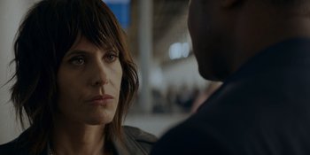Movie still from “Ray Donovan: The Movie” (2022), directed by David Hollander – A woman and a man are talking to each other; Close Up shot, Over the shoulder angle
