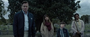 Movie still from “Raymond & Ray” (2022), directed by Rodrigo García – A man , woman , and boy standing in front of a tree; Medium shot, Low angle