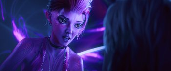 Movie still from “Ready Player One” (2018), directed by Steven Spielberg – A woman with pink hair is standing next to another woman; Close Up shot, Over the shoulder angle