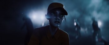 Movie still from “Ready Player One” (2018), directed by Steven Spielberg – A person with a hat and a yellow shirt; Close Up shot, Over the shoulder angle