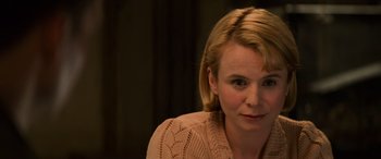 Movie still from “Red Dragon” (2002), directed by Brett Ratner – A person with short hair; Close Up shot, Over the shoulder angle