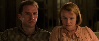 Movie still from “Red Dragon” (2002), directed by Brett Ratner – A man and a woman sitting next to each other; Close Up shot, Low angle