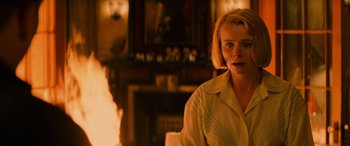 Movie still from “Red Dragon” (2002), directed by Brett Ratner – A woman sitting in front of a fireplace in a room; Medium shot, Over the shoulder angle