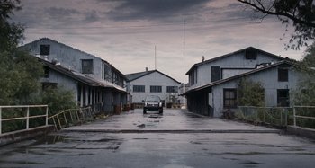 Movie still from “Bad Lieutenant: Port of Call New Orleans” (2009), directed by Werner Herzog – A car is parked in the middle of the street; Extreme Wide shot, Low angle