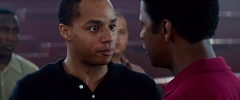 Movie still from “Remember the Titans” (2000), directed by Boaz Yakin – Two men talking to each other in front of a wall; Close Up shot, Over the shoulder angle