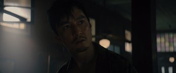 Movie still from “Reminiscence” (2021), directed by Lisa Joy – A person wearing a shirt; Close Up shot, Over the shoulder angle