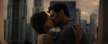 Movie still from “Reminiscence” (2021), directed by Lisa Joy – A man and a woman kissing in front of a city skyline; Close Up shot, Low angle